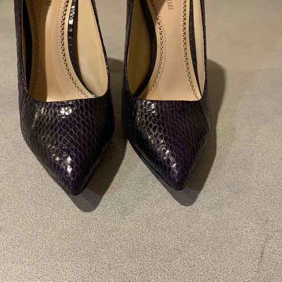 NWOB Pour la Victoire Purple Snakeprint Leather Pumps sz 8.5 M - Picture 2 of 7